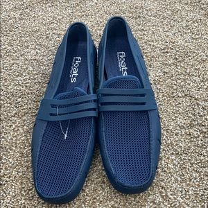 Robert Wayne floats size 11D